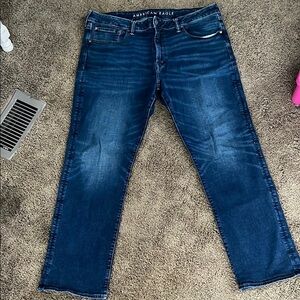 American Eagle Outfitters Men's Relaxed Straight Jeans
Airflex+ 
38x30
Like New